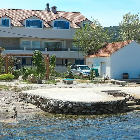 Seafront Апартаменты Пашман