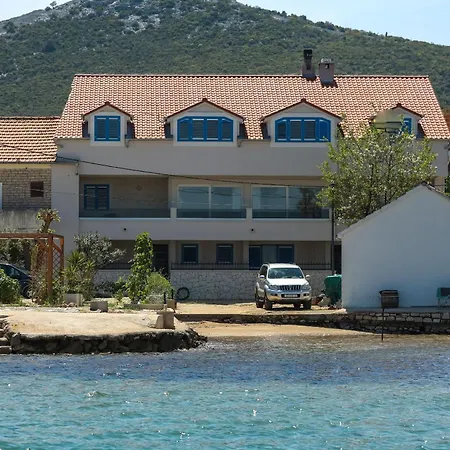 Апартаменты Seafront *