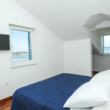 Seafront Apartment *