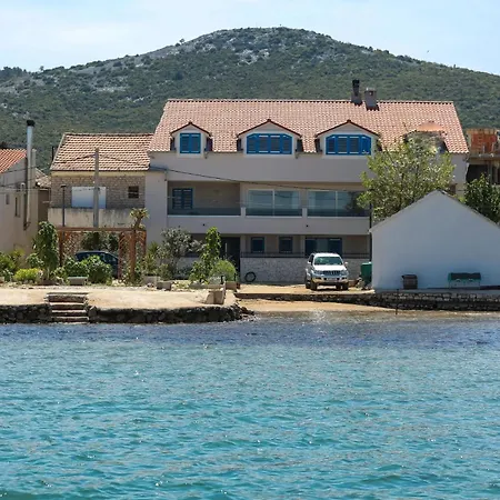 Seafront * Pašman