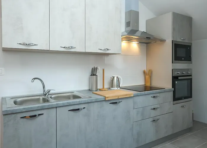 Seafront Apartamento Pašman