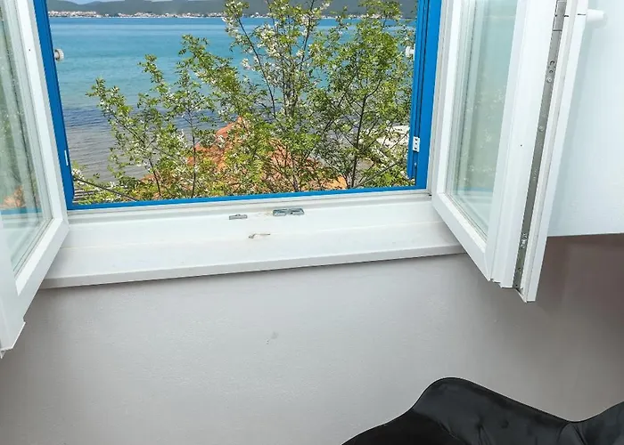 Seafront Apartamento Pašman