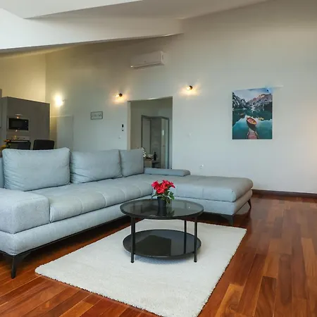Seafront Apartment Pasman