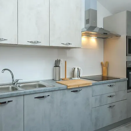 Seafront Apartment Pasman