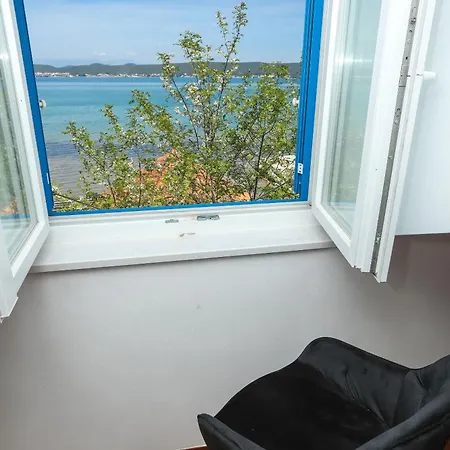 Seafront Apartment Pasman