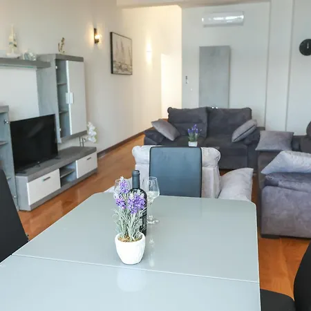 Seafront Apartman *