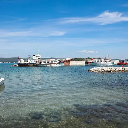 Apartment Seafront Pasman