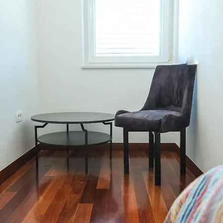 Seafront Apartment Pasman