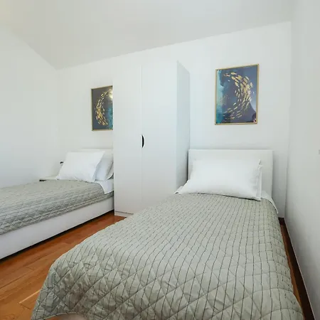 Seafront Apartman Pašman